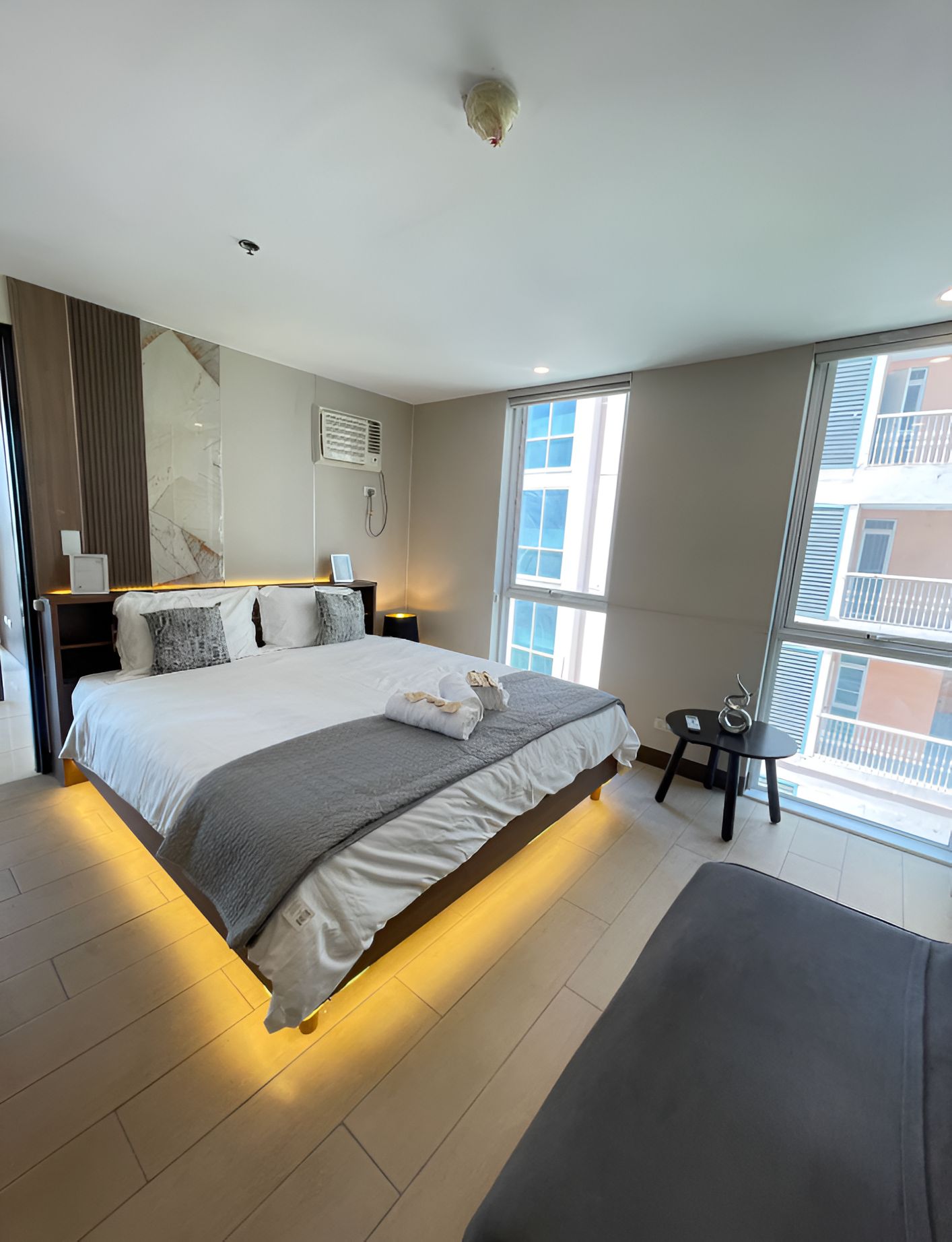 1 Bedroom Suite St. Mark Residences Near Venice Mall BGC Taguig
